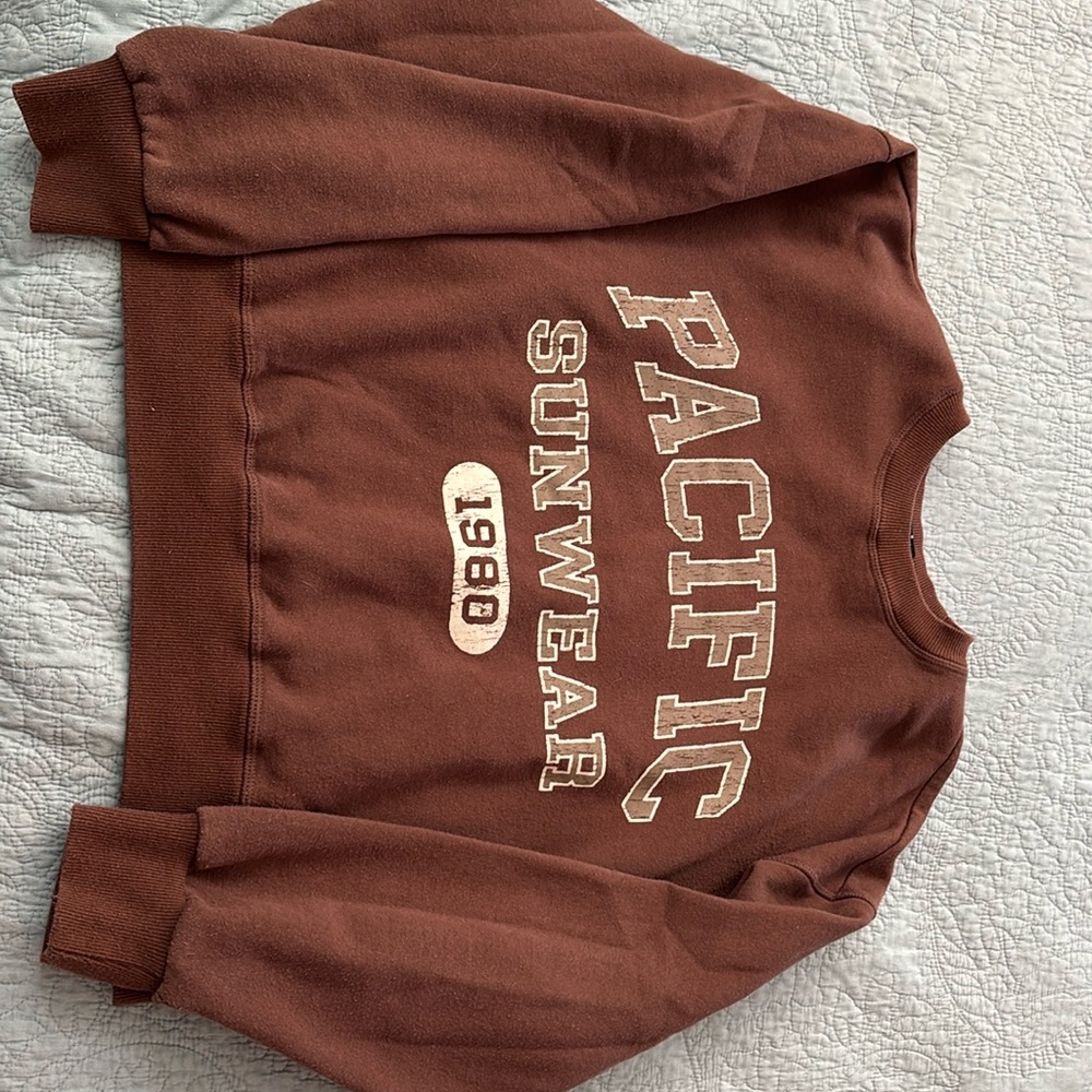 Super soft small PAC SUN sweatshirt.